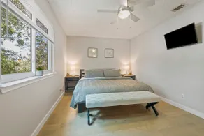 Cheerful! Renovated 2 Bed Home Private Backyard - Image 4