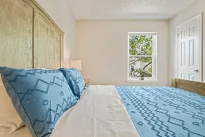 Cheerful! Renovated 2 Bed Home Private Backyard - Image 3