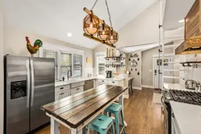 Historic Downtown Home | Walkable | Sleeps 6 - Image 5