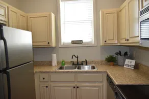 Amazing Suite nestled in downtown Corinth - Image 4
