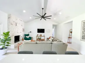 *Close to Austin* Cozy, bright, and oh so clean! - Image 2