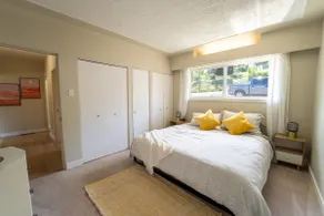 Heart of Downtown Kamloops - W/D + King Bed - Image 3