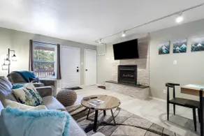 Modern Mountain Retreat w/ Views: Ski, Golf & Hike - Image 4