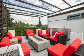 Modern Central District 4BR w/ Rooftop City Views - Image 4