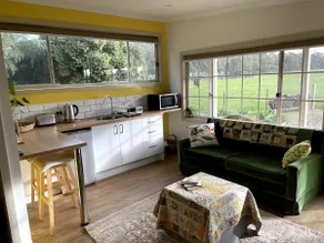 Cosy 1 bedroom farm stay guesthouse - Image 2