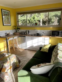 Cosy 1 bedroom farm stay guesthouse - Image 4