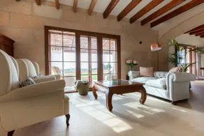 Villa with a quiet and chic pool - Image 5