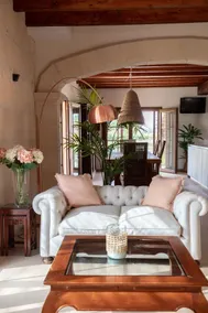 Villa with a quiet and chic pool - Image 3