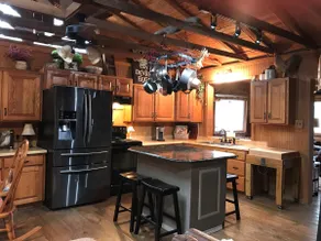 Relaxing 3B Log Home-15 min walk to the Black River! - Image 4