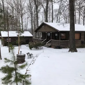 Relaxing 3B Log Home-15 min walk to the Black River! - Image 2