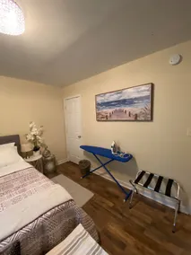 Refresh, cheerful home from home. - Image 2