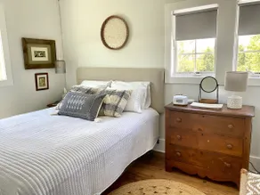 Cozy Barn Loft: Country Views & Central to Beaches - Image 2