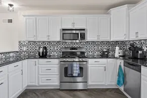 Cozy 3 Bedroom Lakefront Cottage - Image 4
