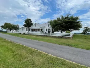 Hebron Valley Sunsets Farm House - Image 3