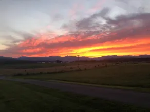 Hebron Valley Sunsets Farm House - Image 5