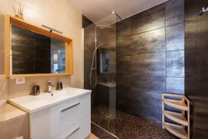 Beautiful 2 bedroom apartment in central Marseille - Image 5