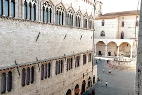 A museum with windows, apartment - Image 4
