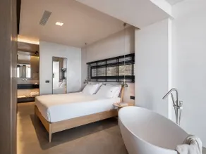 Seannamon Luxury Suite 3 - steps from the beach - Image 5