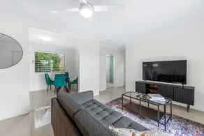 Stylish 2BRM Apt Close to Gabba with Parking & Wifi - Image 2