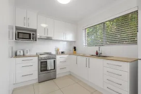 Stylish 2BRM Apt Close to Gabba with Parking & Wifi - Image 3