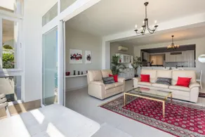 Stunning - Seafront 3-Bedroom 6th Floor - Image 3