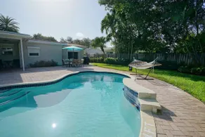 Villa Bella -Familly-Home w/ Heated  Pool, near to the Beach - Image 2