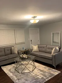 Cheerful 3-Bedroom house with private entrance. - Image 3