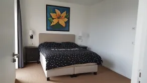 Apartment with spacious private balcony on the water - Image 4