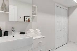 2BR Apartment with private terrace plaza St-Hubert - Image 4