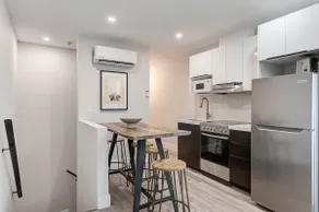 2BR Apartment with private terrace plaza St-Hubert - Image 2