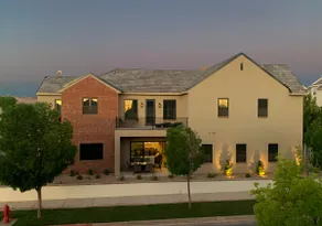 Sleeps 21, XL Rooms with King Beds, 86”TV, 2 Pools - Image 2