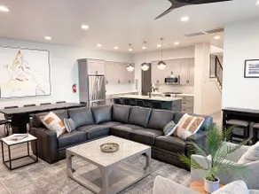 Sleeps 21, XL Rooms with King Beds, 86”TV, 2 Pools - Image 3