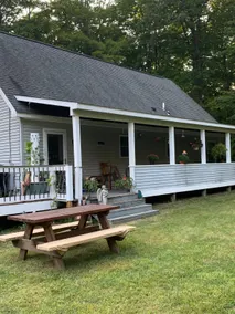 Small town charm in Eastford - Image 4