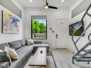 A Delightful Home in the Heart of Brentwood - Image 4