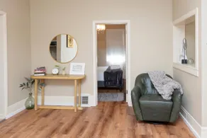 Cozy Home with 2 Queen & 2 twin beds in Downtown - Image 4