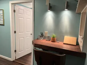 Cozy & Quiet 1-Bedrm Bsmt apartment w/ fireplace. - Image 3