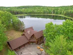 Custom built resort on private lake with kayaks, hiking, - Image 3