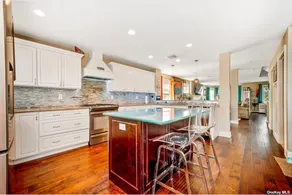 Beach house with hot tub: 1 hour from Manhattan! - Image 2