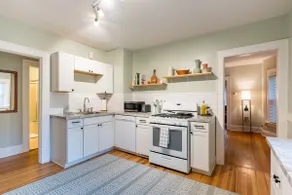Modern 3 Bedroom Apartment Near SU and Upstate - Image 2