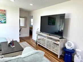 Niantic House Walk to the beach & downtown! - Image 3