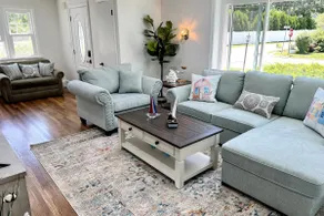 Niantic House Walk to the beach & downtown! - Image 2
