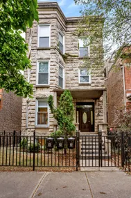 2-story condo / 3-Minute walk to Wrigley Field - Image 2