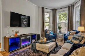 2-story condo / 3-Minute walk to Wrigley Field - Image 4