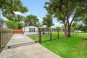 Updated Gated 2 BR <15 min to Downtown/Med Center - Image 5