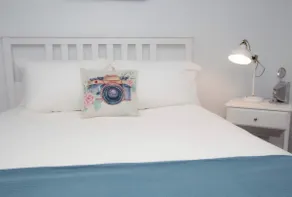 Modern Studio • Central • Free Parking •Sleeps 4 - Image 5
