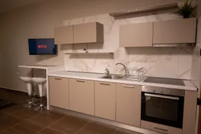 Mazaraki Square Apartment - Image 5