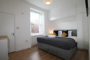 Superb 1-Bed Apartment - Free Parking Dundee - Image 2