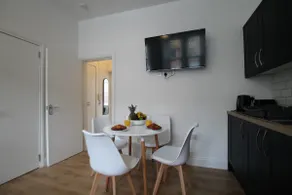 Superb 1-Bed Apartment - Free Parking Dundee - Image 3