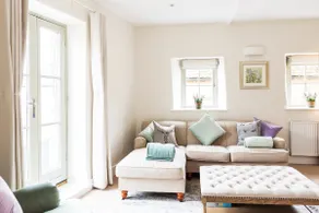 2 bedroom Stamford home with parking - Image 3