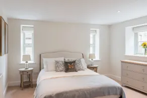 2 bedroom Stamford home with parking - Image 4